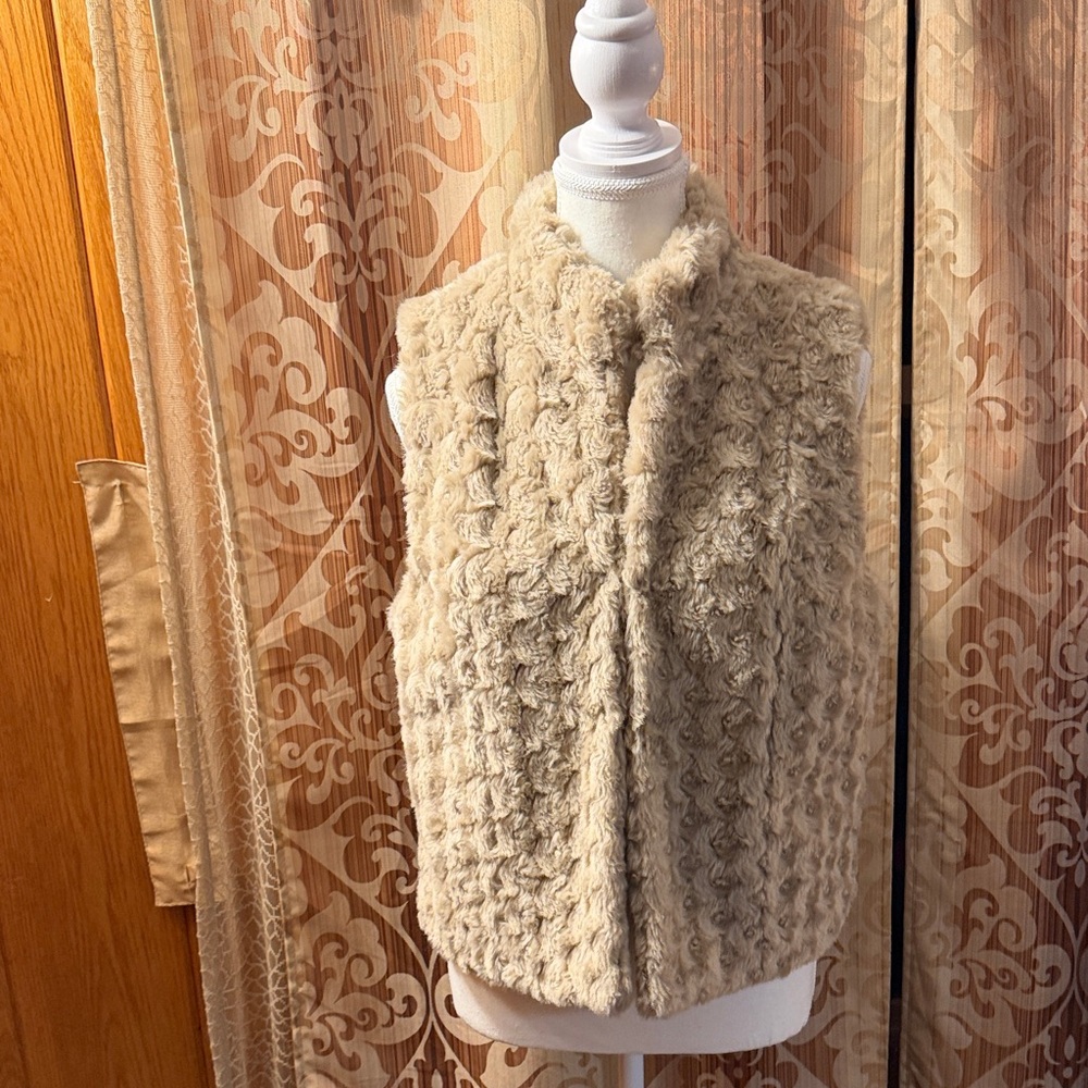Elle Cream Faux Fur Vest